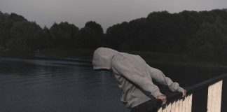 הקשר בין מצוקה רגשית להתמכרות – ודרך ההתמודדות